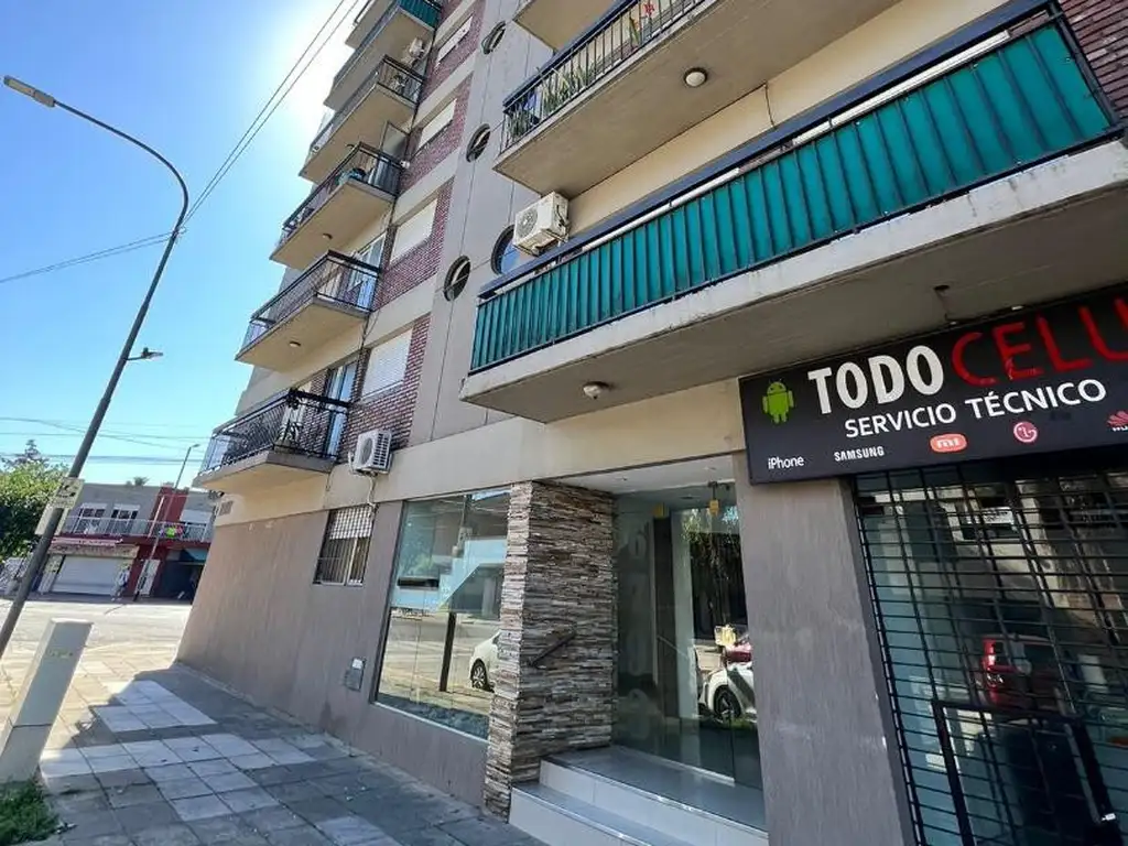 Foto de Departamento 4 Ambientes En Venta Con Cochera - Liniers, imagen 2