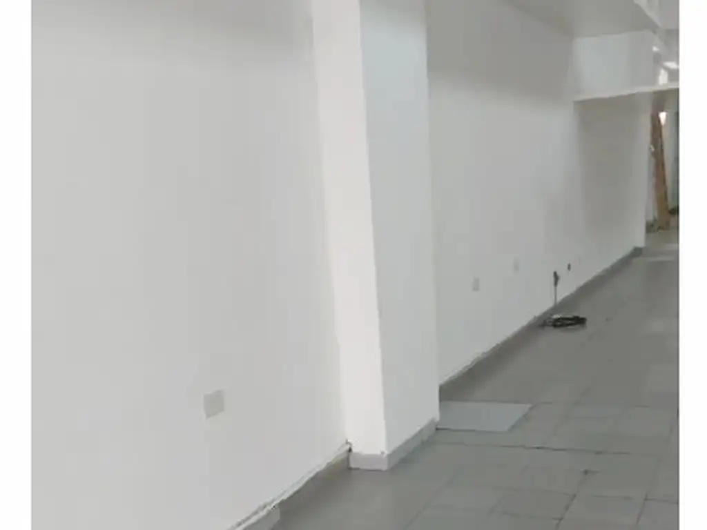 Foto de VENTA DE LOCAL DE 350M2 AL FRENTE SOBRE IMPORTANTE AVENIDA, imagen 4
