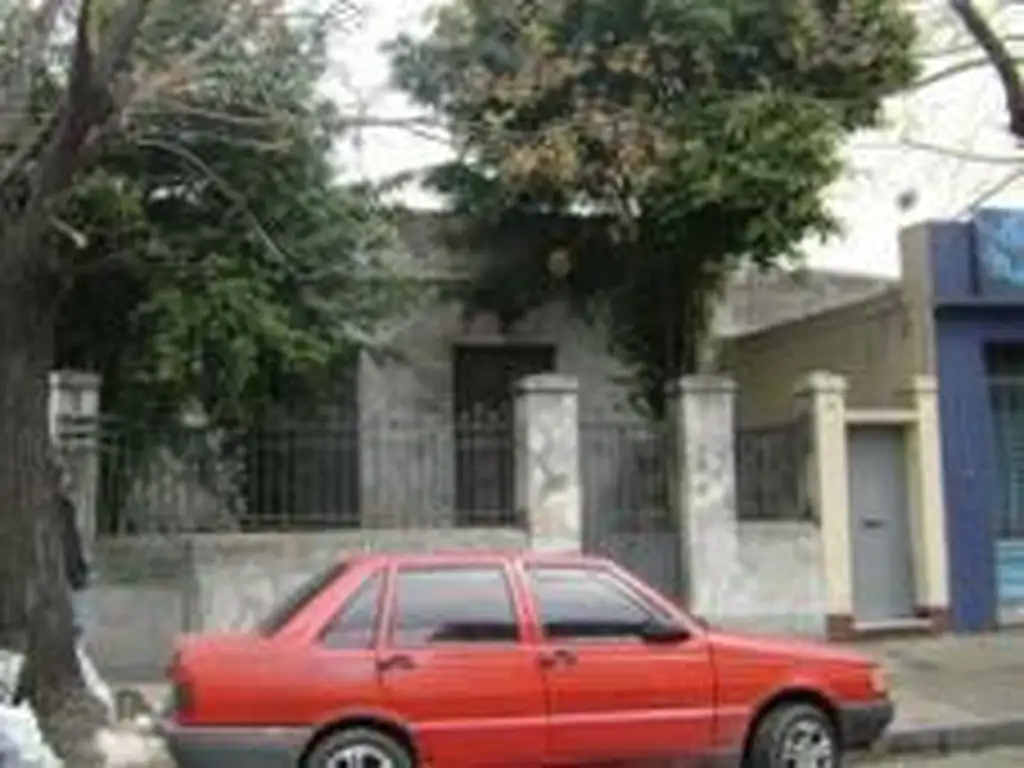 Foto de Terreno de 8.66x60 en zona comercial Av. Avellaneda, imagen 1