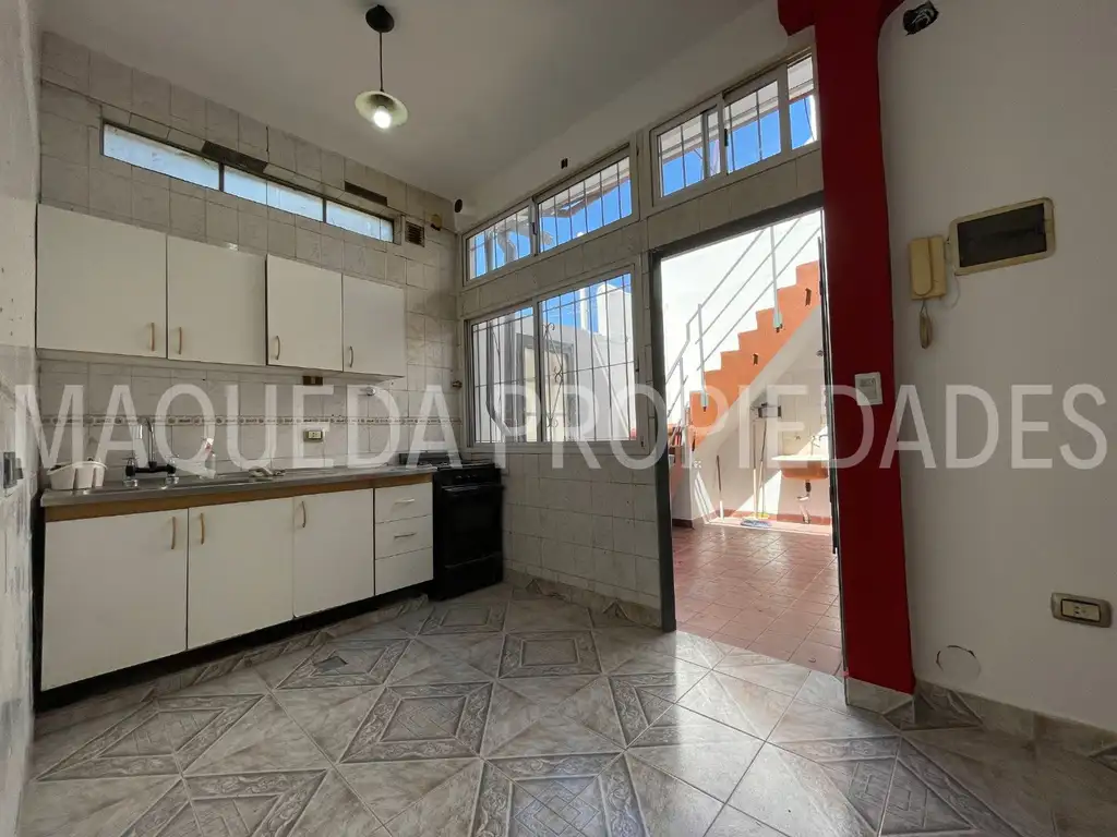 Foto de PH 2 AMBIENTES S/EXPENSAS CON PATIO Y TERRAZA ¡ OPORTUNIDAD !, imagen 1