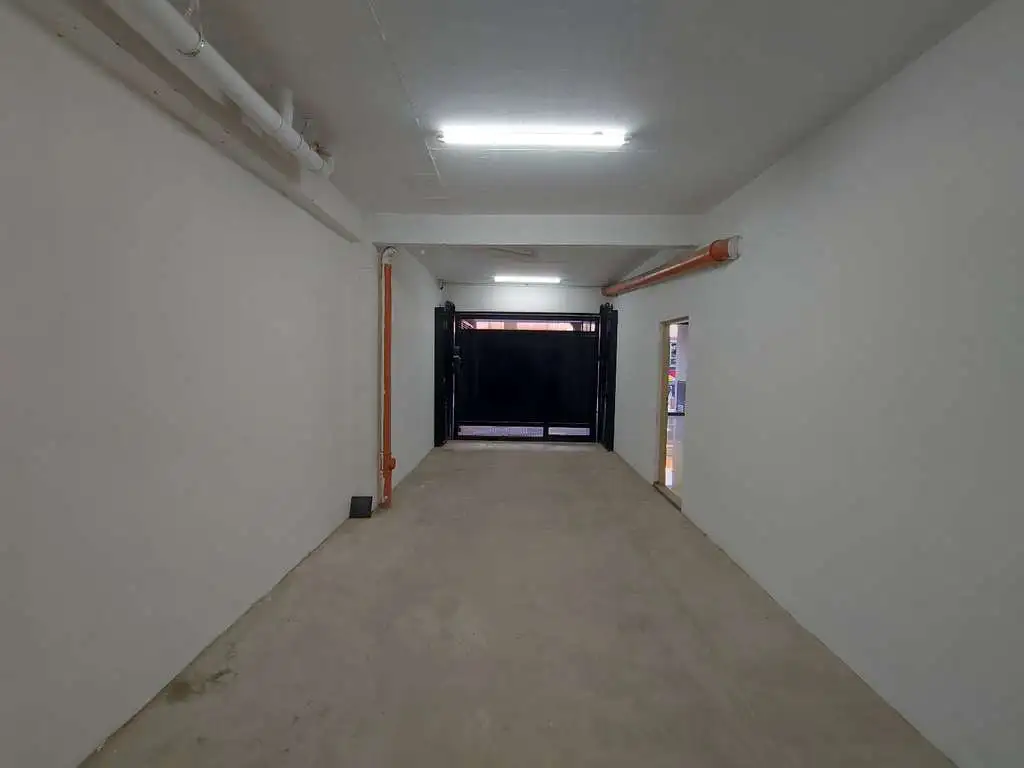 Foto de COCHERA CUBIERTA FIJA - PORTON AUTOMATICO - BAHIA BLANCA 2386 - VILLA, imagen 2