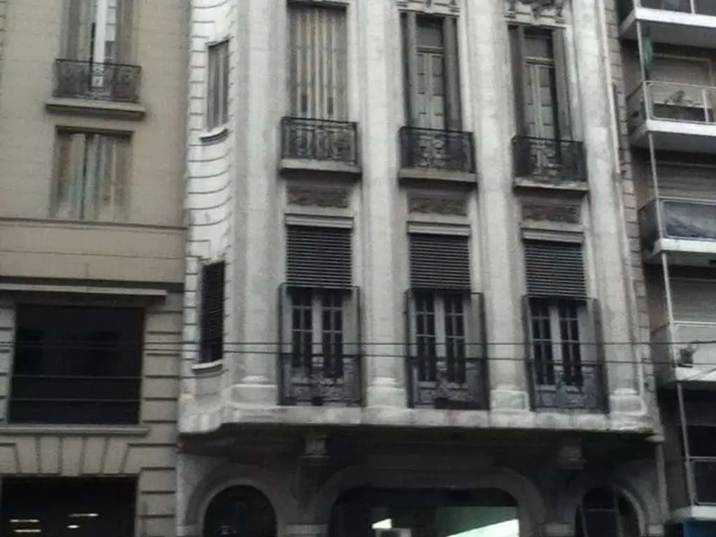 Foto de Piso de 4 amb.c/bcón. terraza con renta por alquiler, imagen 2