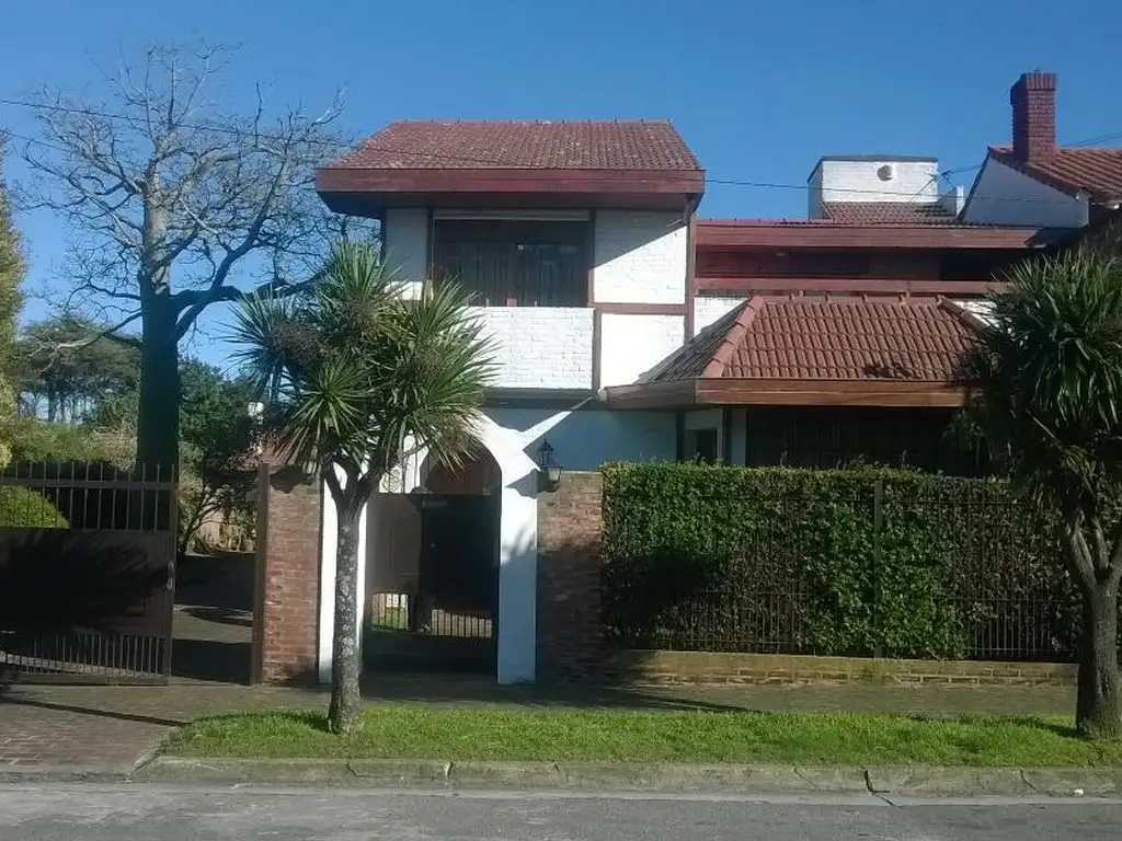 Foto de Venta chalet Zona Varese 7 ambientes, imagen 1