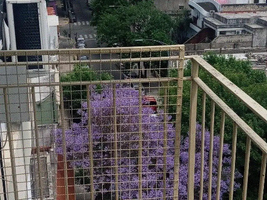 Foto de Muy Buen departamento al frente con balcon .Apto Credito .Pisos, imagen 2