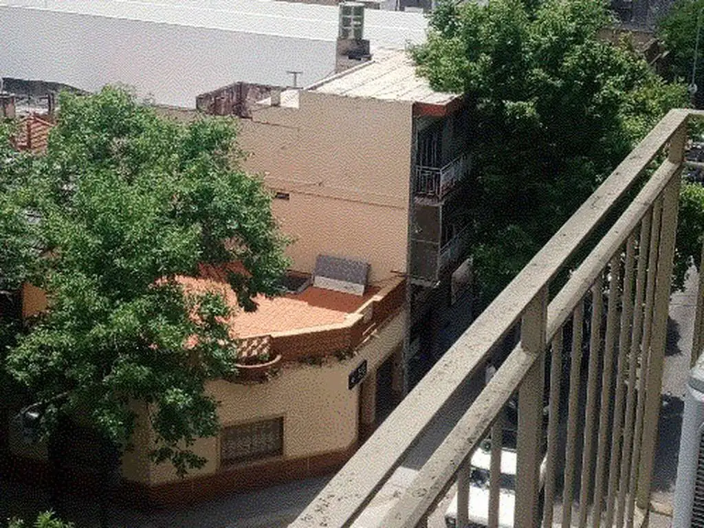 Foto de Muy Buen departamento al frente con balcon .Apto Credito .Pisos, imagen 1