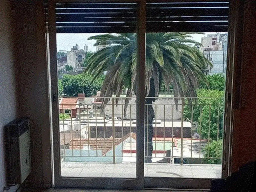 Foto de Muy Buen departamento al frente con balcon .Apto Credito .Pisos, imagen 3