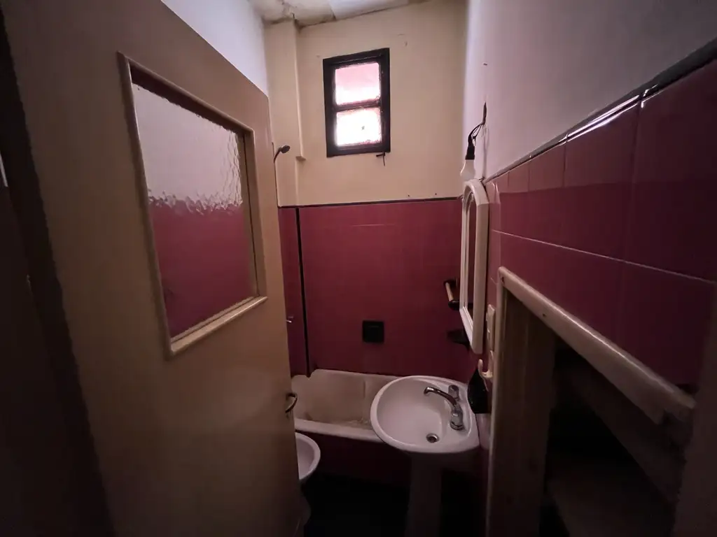 Foto de Casa al frente 3 ambientes muy amplios con quincho y terraza. Escucho, imagen 1