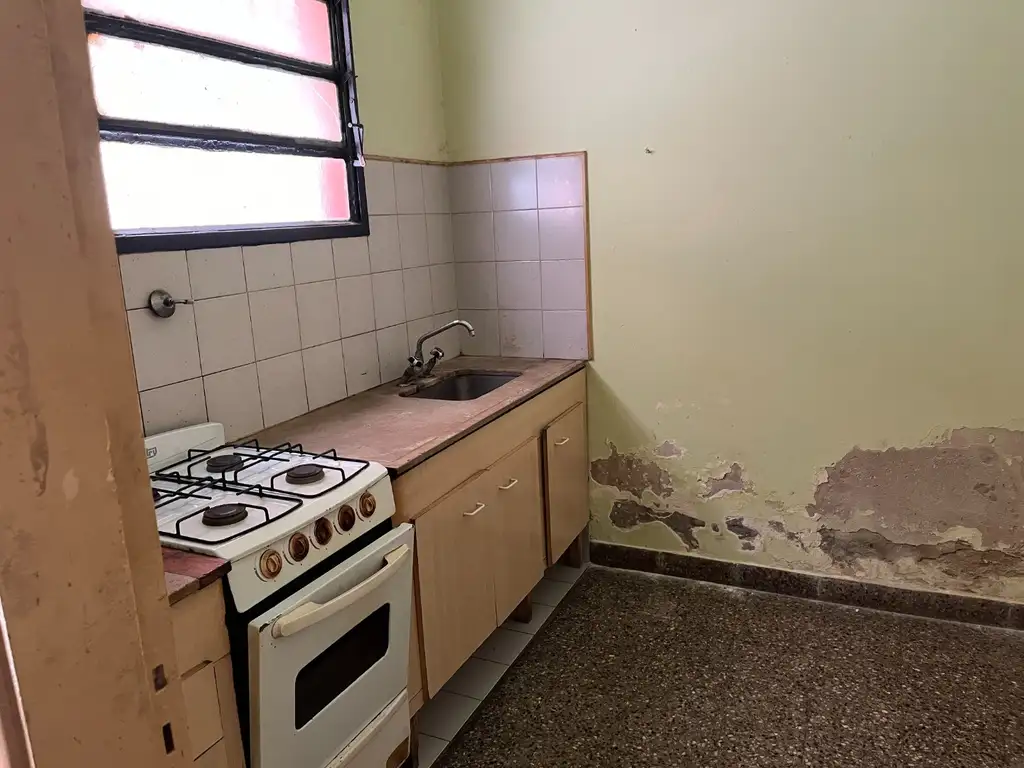 Foto de Casa al frente 3 ambientes muy amplios con quincho y terraza. Escucho, imagen 2