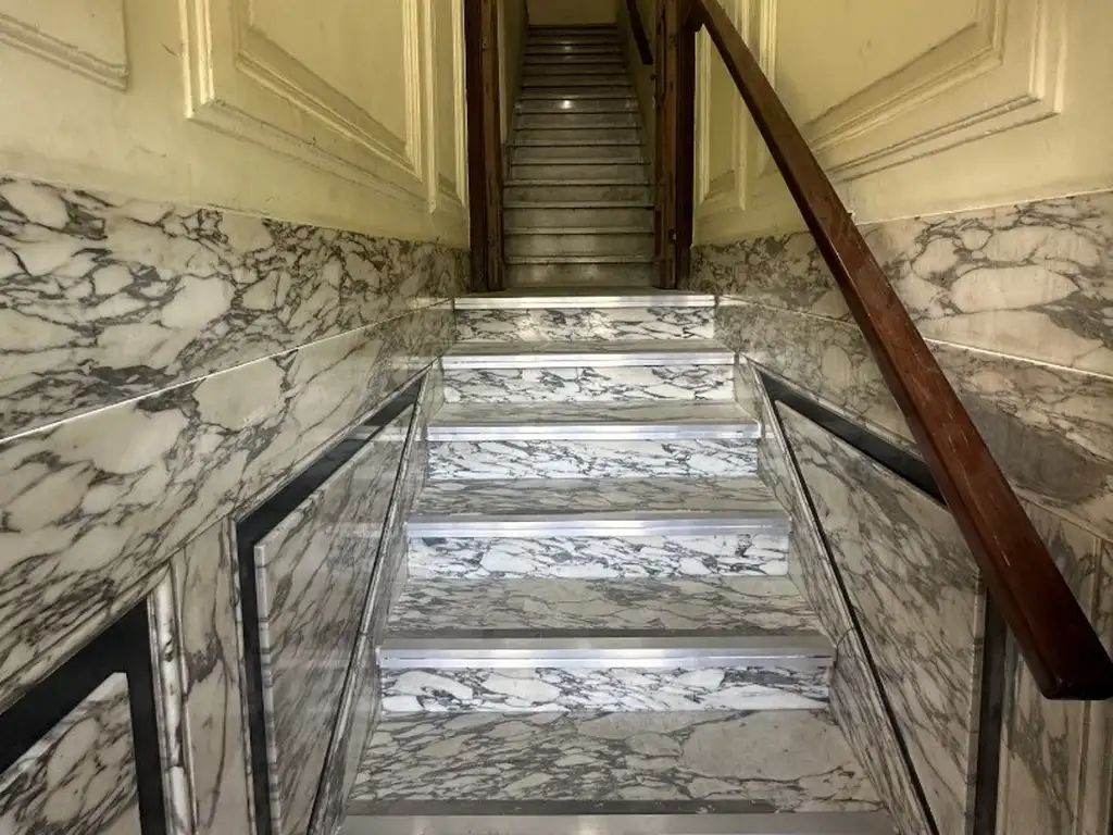 Foto de EXCELENTE PISO UNICO EN ESQUINA 6 AMB. CON TERRAZA SOLO PARA USO, imagen 1