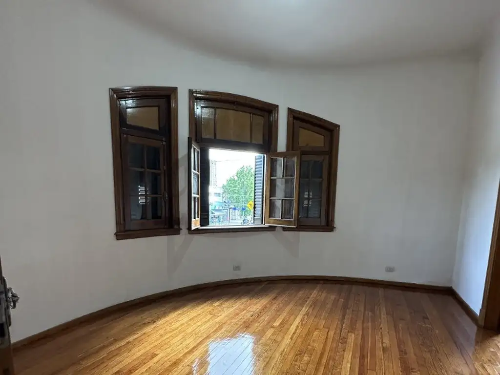 Foto de EXCELENTE PISO UNICO EN ESQUINA 6 AMB. CON TERRAZA SOLO PARA USO, imagen 2