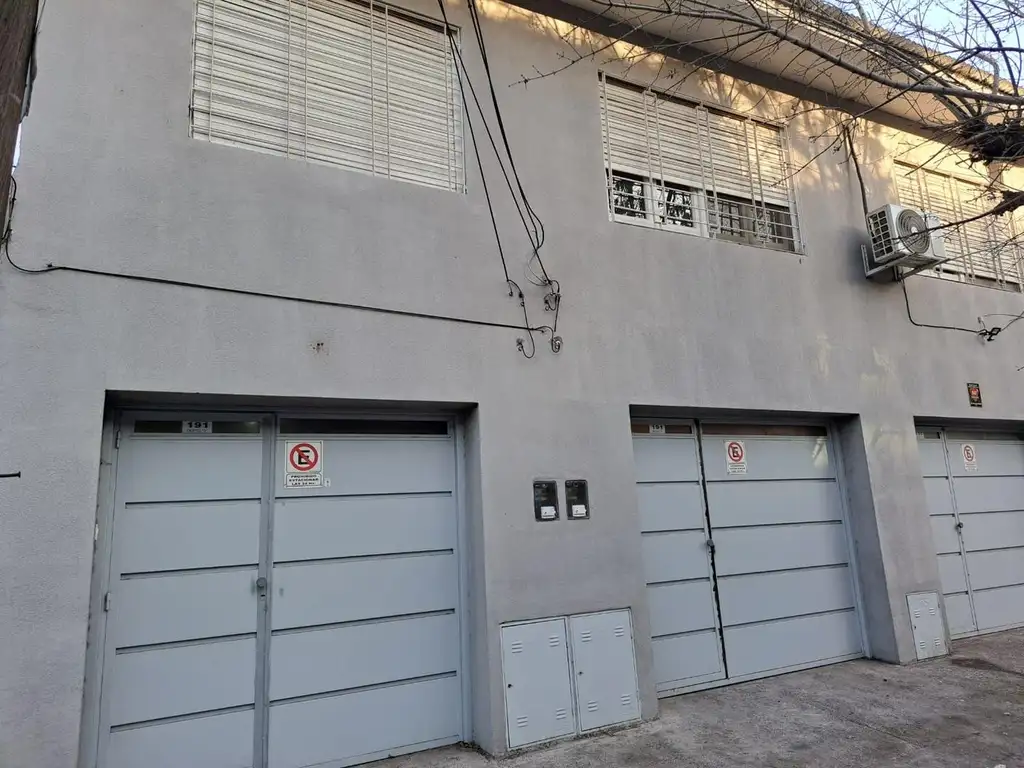 Foto de Alquiler. Duplex 3 ambientes con patio y cochera. Q. C., imagen 1