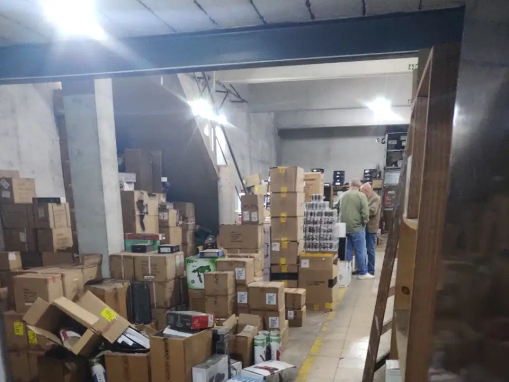 Foto de Local Comercial con oficinas en excelente Ubicacionl en Av. Avelaneda, imagen 5