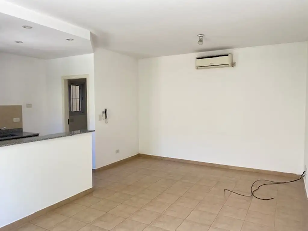 Foto de Depto 2 ambientes con cochera en Villa Morra, imagen 2