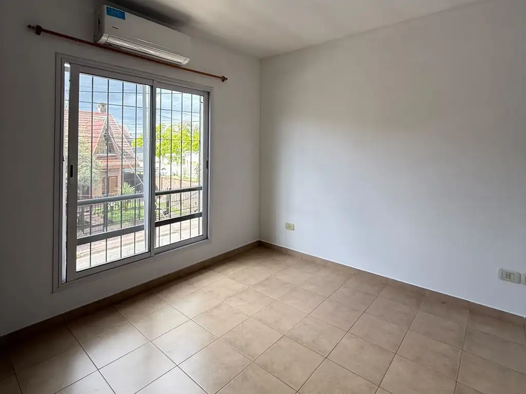 Foto de Depto 2 ambientes con cochera en Villa Morra, imagen 3