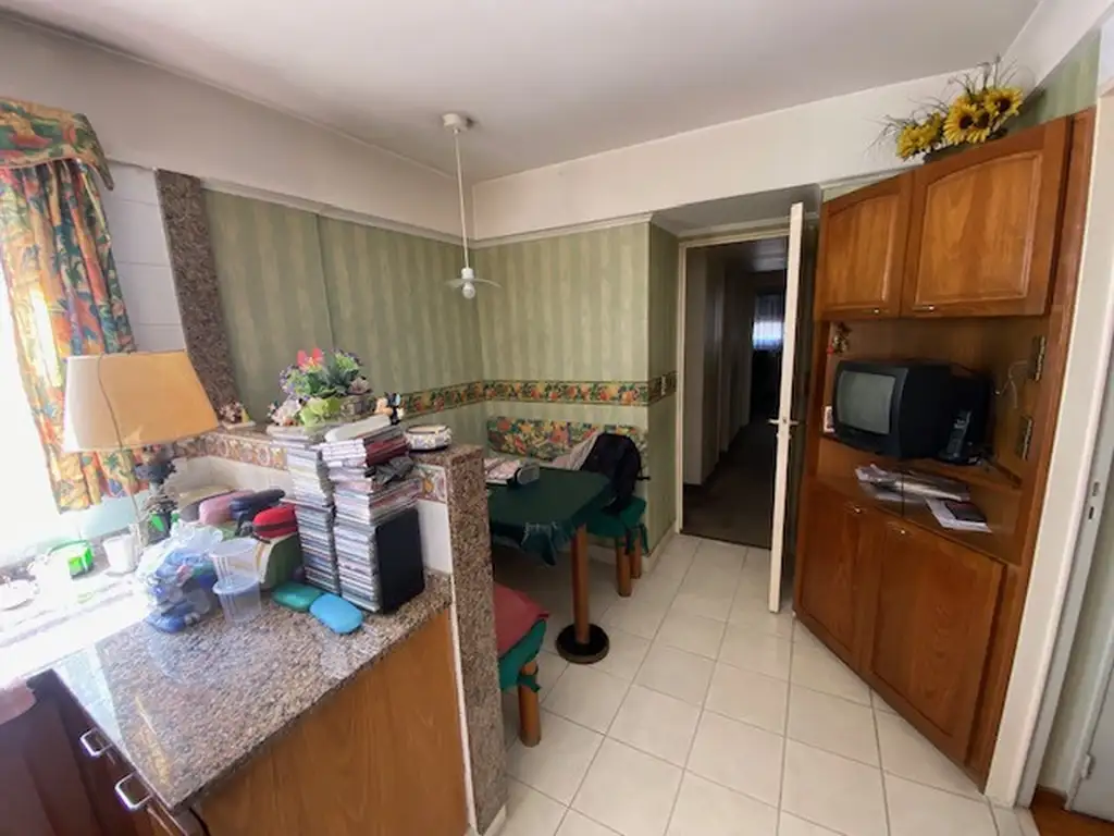 Foto de Excelente semi piso al frente con balcón terraza y COCHERA FIJA, imagen 3