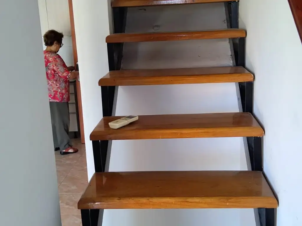 Foto de VENDO DPTO TIPO DUPLEX EXCELENTE ESTADO. 2 AMB. CON BALCON AIRE, imagen 3