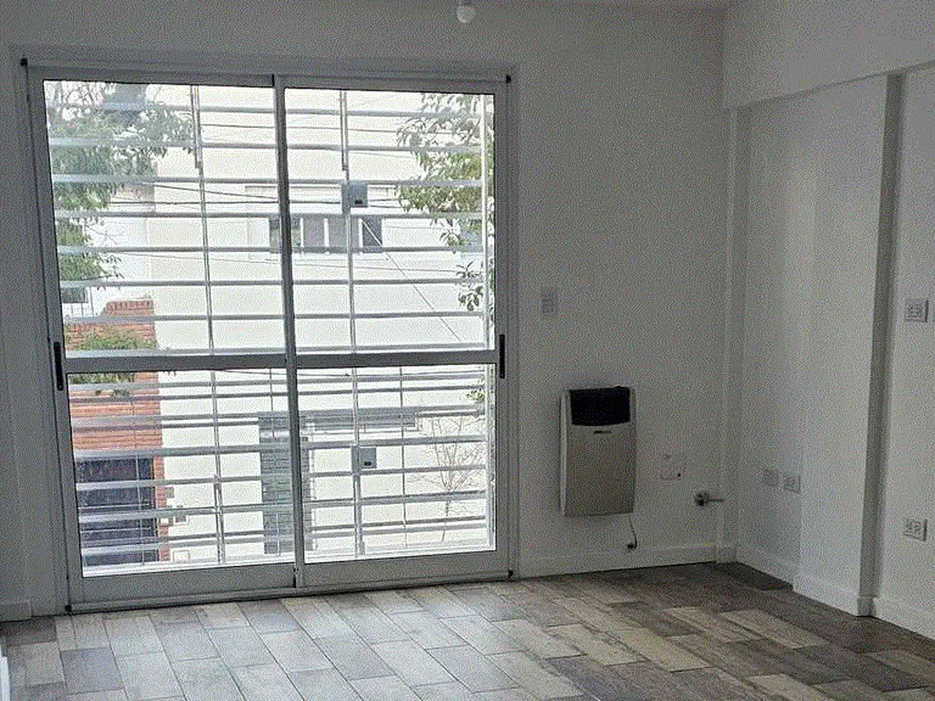 Foto de EXCELENTE PH. 2 AMB. EN DUPLEX AL FRENTE CON BALCON Y TERRAZA PROPIA, imagen 2