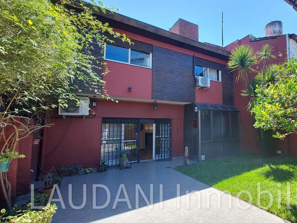 Foto de CASA 5amb. con jardin, quincho y cochera VILLA REAL, imagen 1