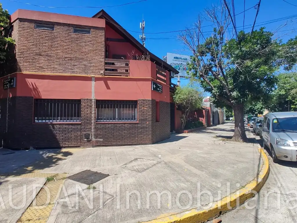 Foto de CASA 5amb. con jardin, quincho y cochera VILLA REAL, imagen 2