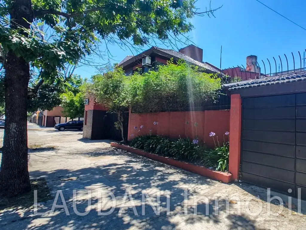 Foto de CASA 5amb. con jardin, quincho y cochera VILLA REAL, imagen 3