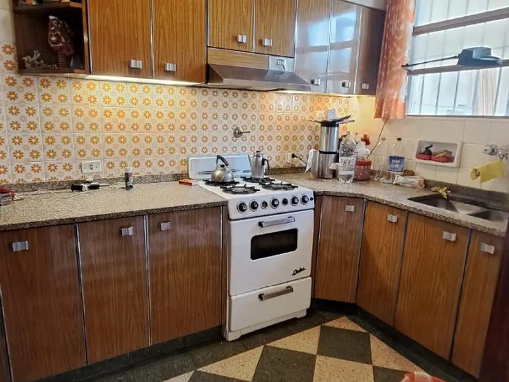 Foto de VENDE HERMOSA CASA, LOTE PORPIO EN VILLA GRAL MITRE, imagen 4