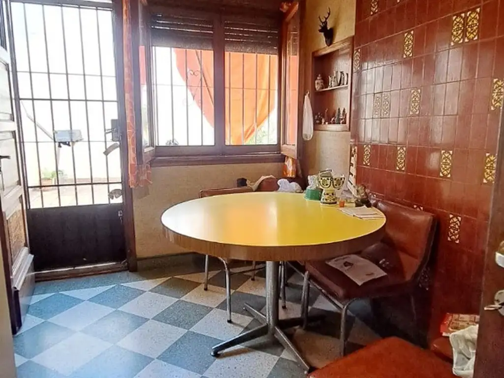 Foto de VENDE HERMOSA CASA, LOTE PORPIO EN VILLA GRAL MITRE, imagen 3