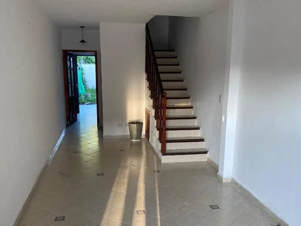 Foto de Duplex 3 ambientes con patio y cochera, imagen 2