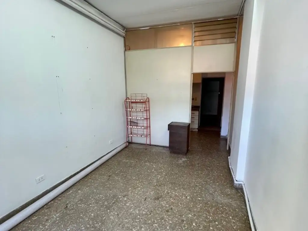 Foto de VENTA CON RENTA - LOCAL EN EDIF. C/ BAJAS EXPENSAS, 38 MTS TOTALES C/, imagen 3