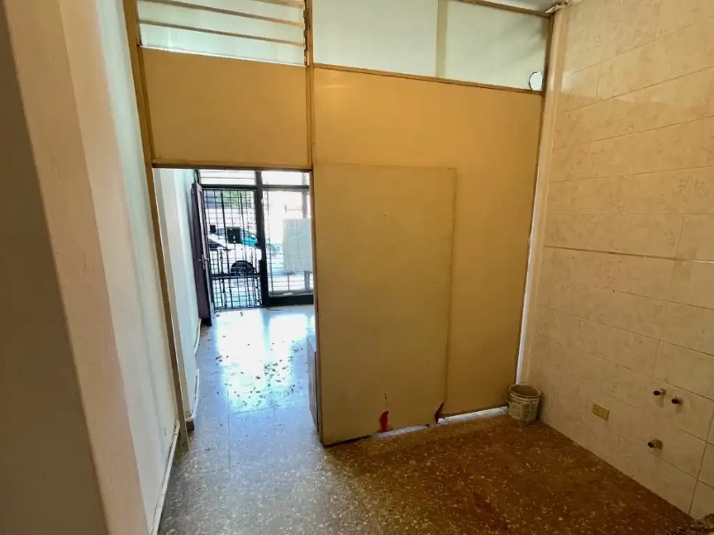 Foto de VENTA CON RENTA - LOCAL EN EDIF. C/ BAJAS EXPENSAS, 38 MTS TOTALES C/, imagen 4