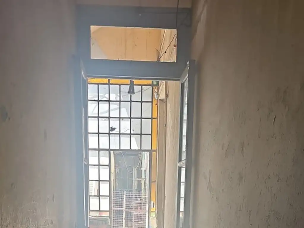 Foto de Local con vivienda y depósito a para refacción total, imagen 2