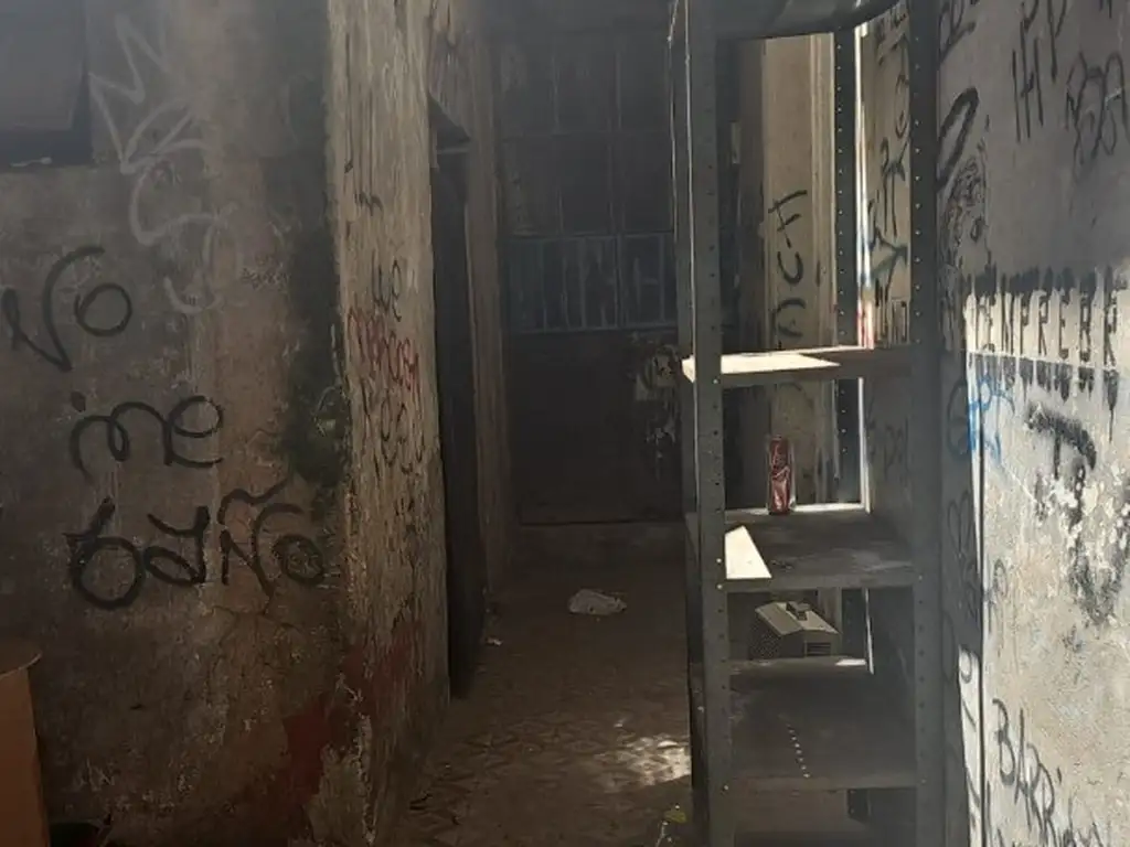 Foto de Local con vivienda y depósito a para refacción total, imagen 4