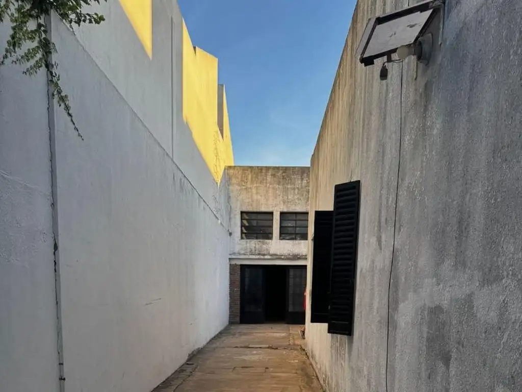 Foto de Galpon Haedo Congreso 1500 220 mts2 + casa antigua, imagen 4
