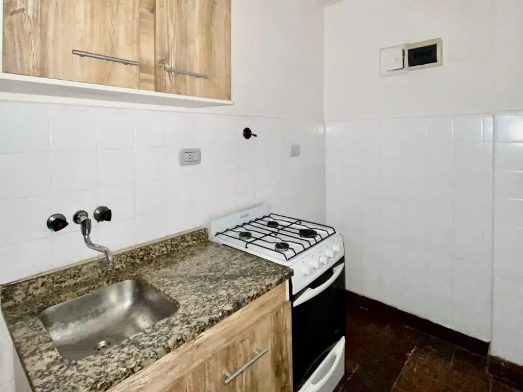 Foto de DEPARTAMENTO 2 AMBIENTES | MUY BUEN ESTADO | PARQUE PATRICIOS, imagen 4
