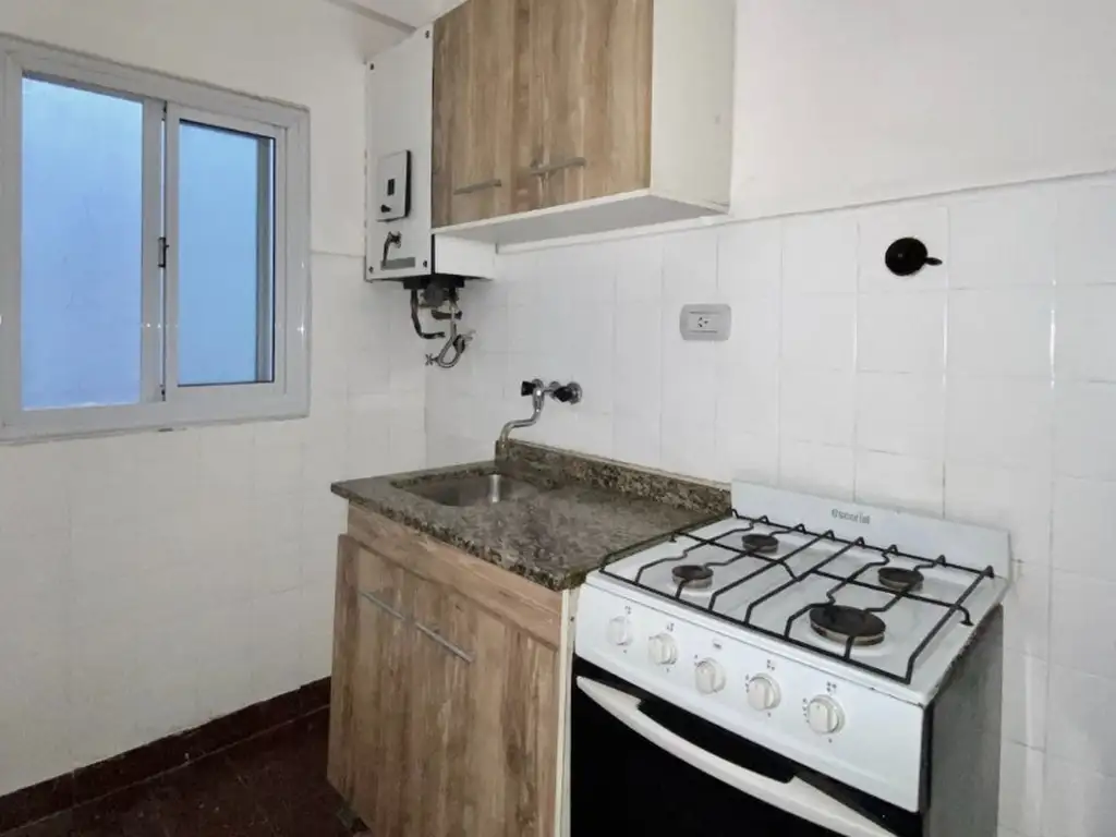 Foto de DEPARTAMENTO 2 AMBIENTES | MUY BUEN ESTADO | PARQUE PATRICIOS, imagen 2
