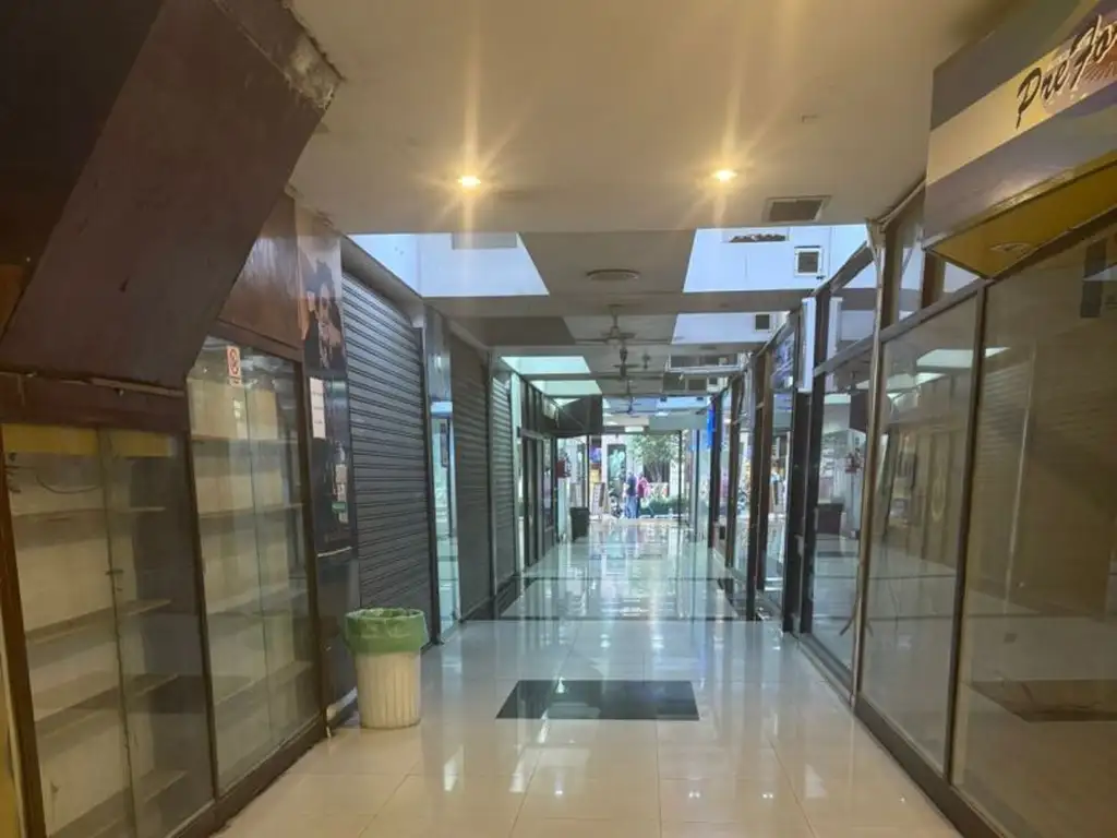 Foto de Excelente Localen Venta Galeria CENTER Zona Peatonal Floria, imagen 4