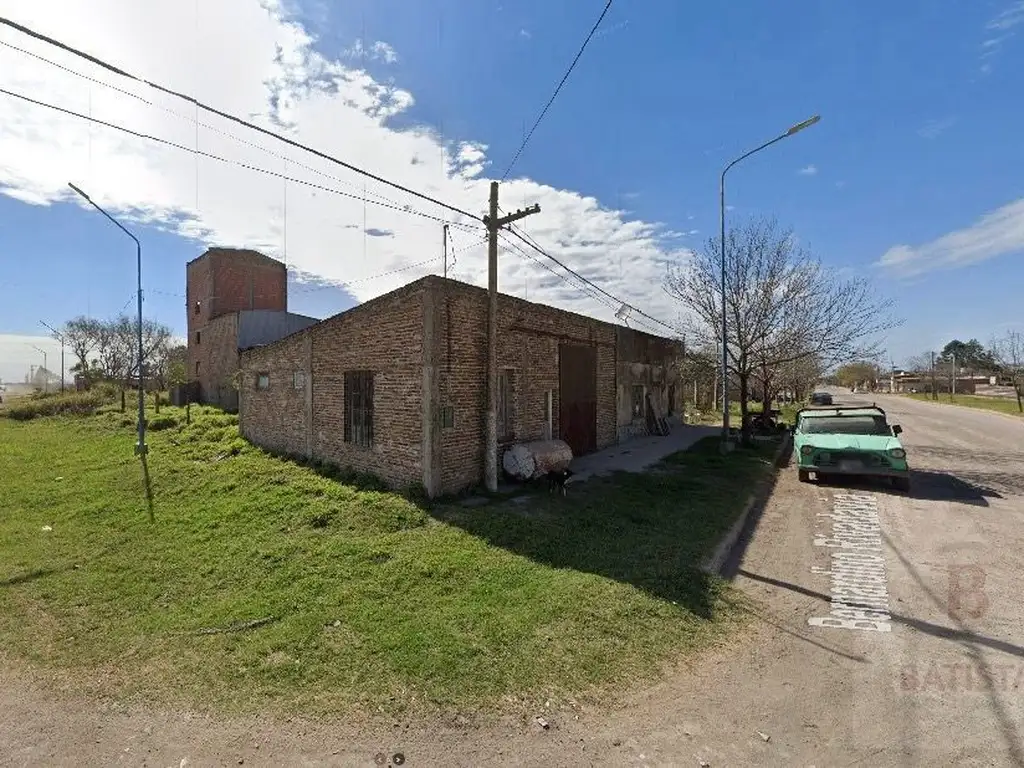 Foto de ¡VENDE/PERMUTA por VEHÍCULO! Galpón en calle Rivadavia esq. Echeverría, imagen 3
