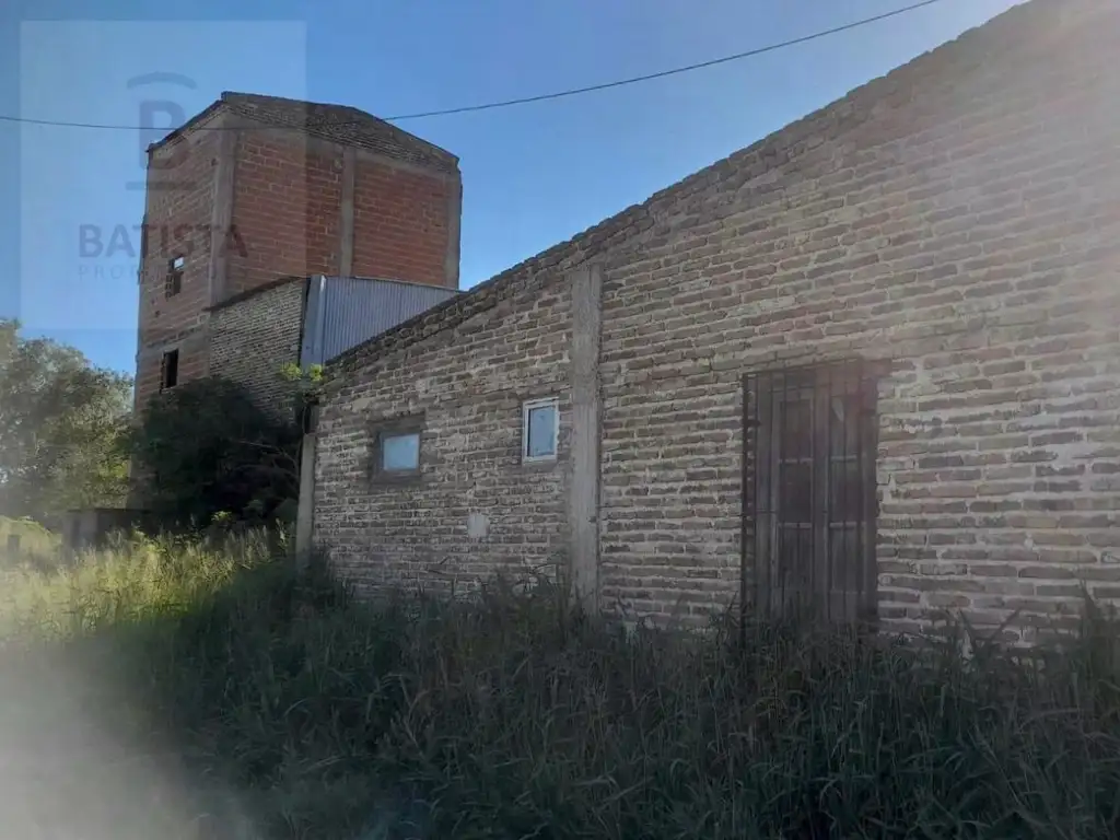 Foto de ¡VENDE/PERMUTA por VEHÍCULO! Galpón en calle Rivadavia esq. Echeverría, imagen 2