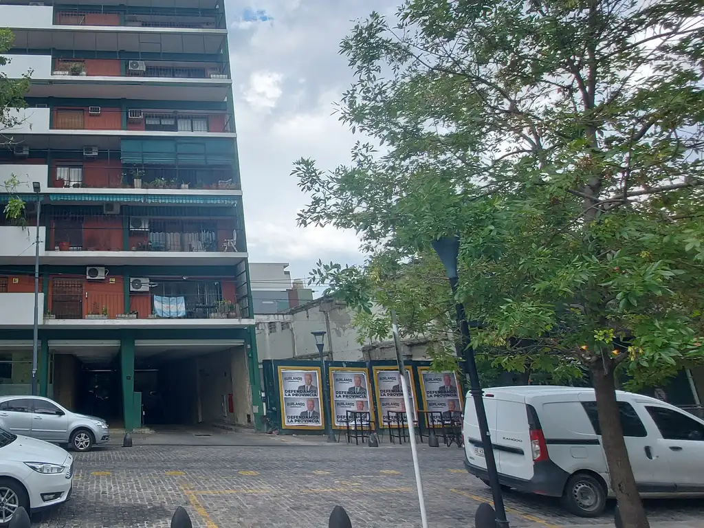 Foto de Departamento en venta en Parque Patricios Con cochera y baulera, imagen 1
