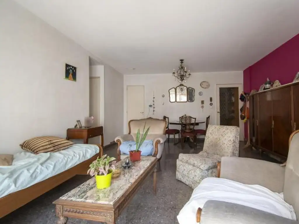 Foto de VENTA DE AMPLIO DEPARTAMENTO 6 AMBIENTES 2 BAÑOS BALCÓN COCINA SEPARADA, imagen 2