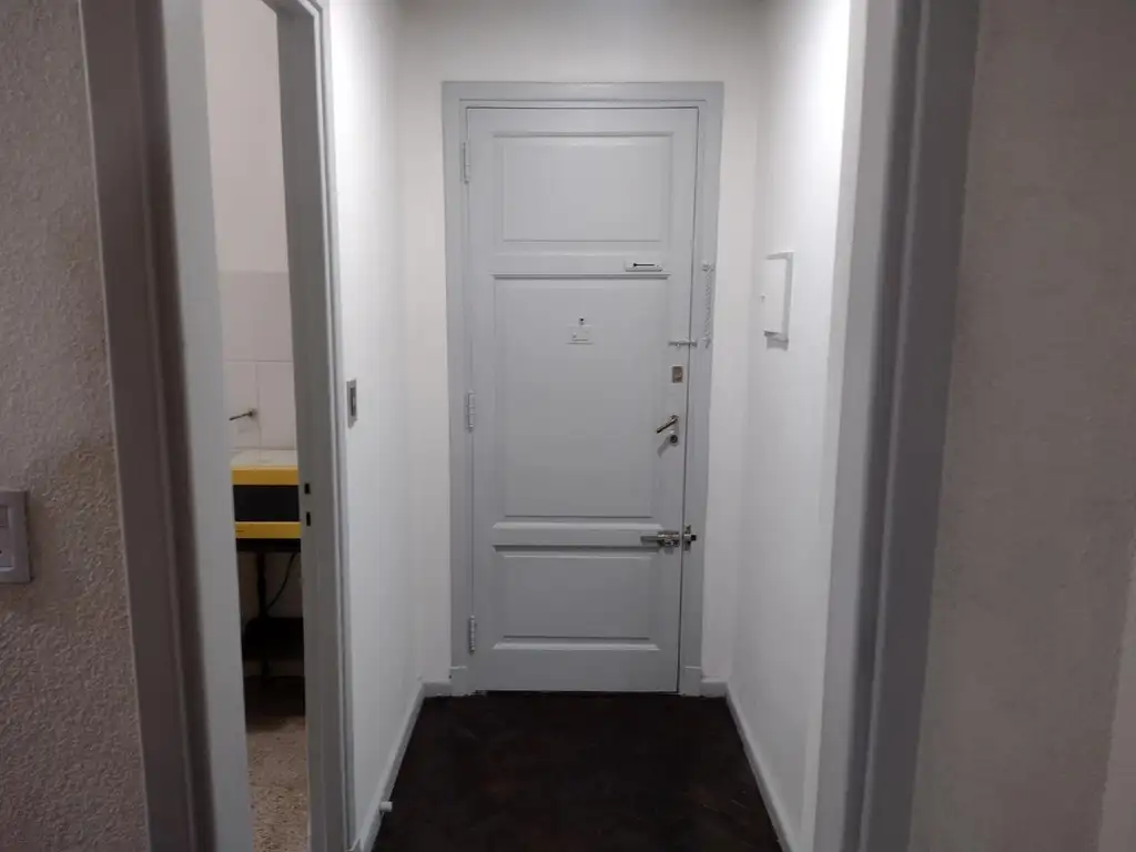 Foto de 2 amb con patio y comodo entre piso de madera, imagen 2
