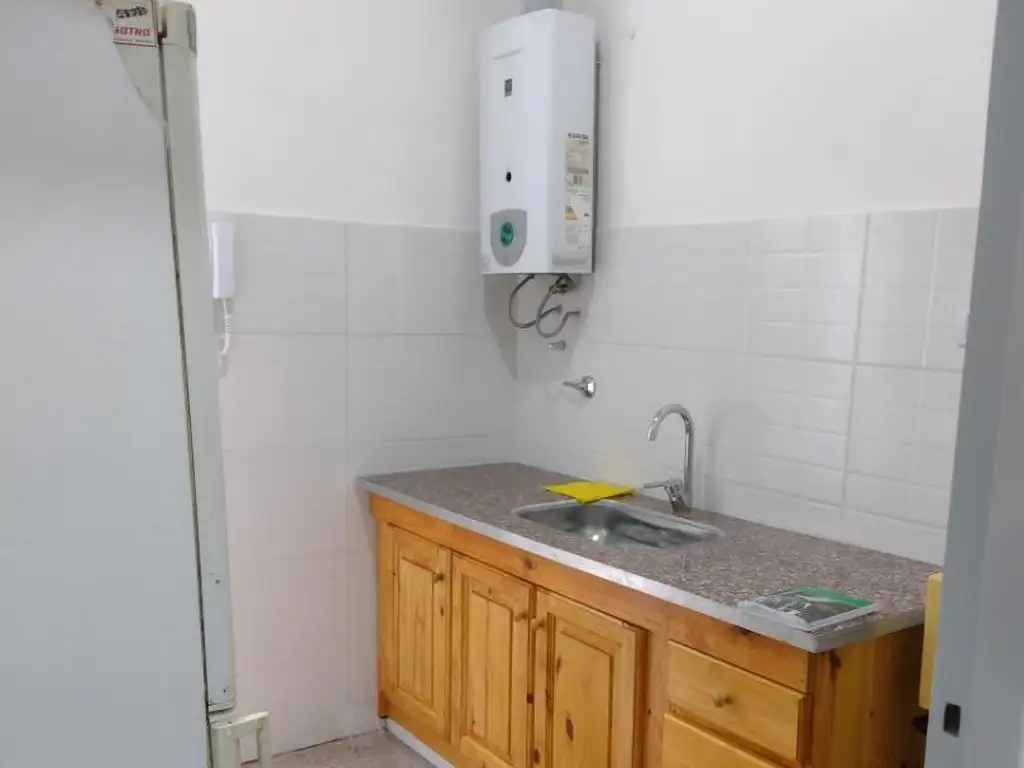 Foto de 2 amb con patio y comodo entre piso de madera, imagen 4