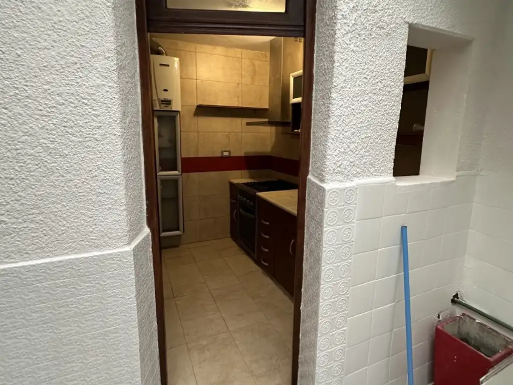 Foto de CASA 3 O 4 AMB. EN ESQUINA CON AMPLIA TERRAZA EXCELENTE UBICACION, imagen 4