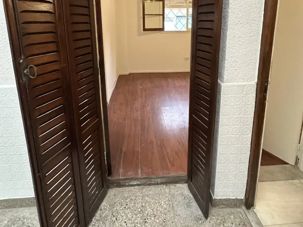 Foto de CASA 3 O 4 AMB. EN ESQUINA CON AMPLIA TERRAZA EXCELENTE UBICACION, imagen 5