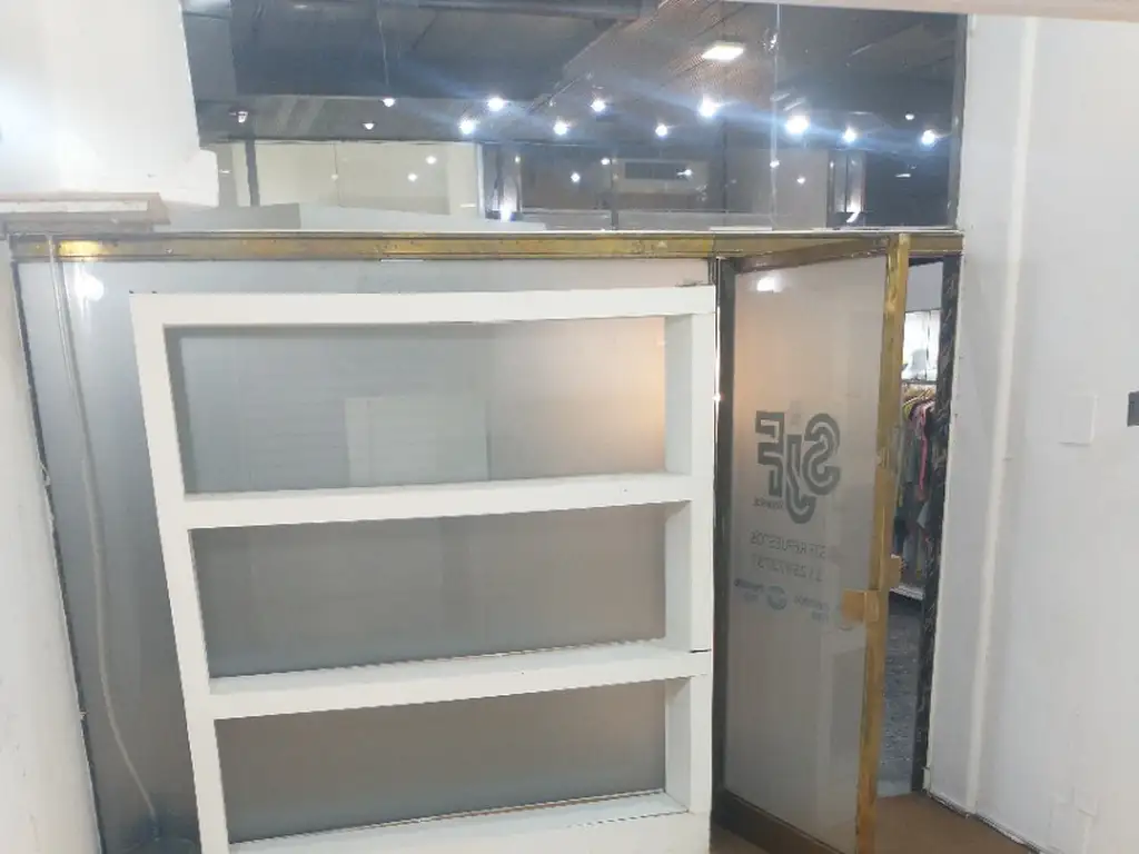 Foto de ECELENTE LOCAL CON ENTREPISO GALERÍA SAN JOSÉ, imagen 1