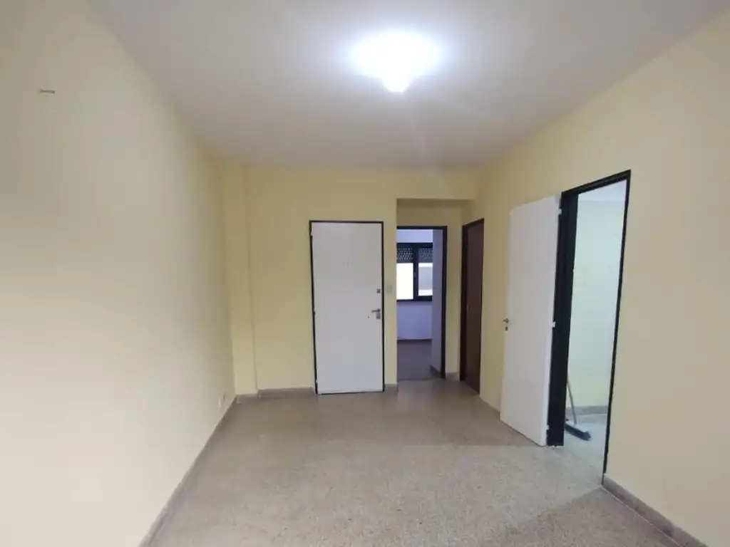 Foto de VENDE DEPARTAMENTO 2 AMB CON BALCON ZONA V. BALLESTER, imagen 4