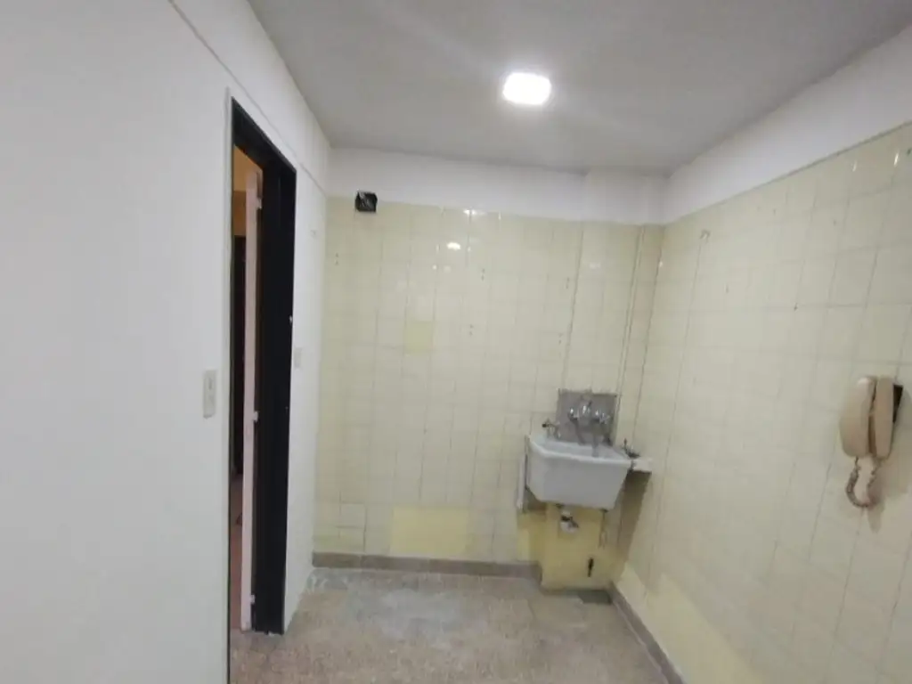 Foto de VENDE DEPARTAMENTO 2 AMB CON BALCON ZONA V. BALLESTER, imagen 5
