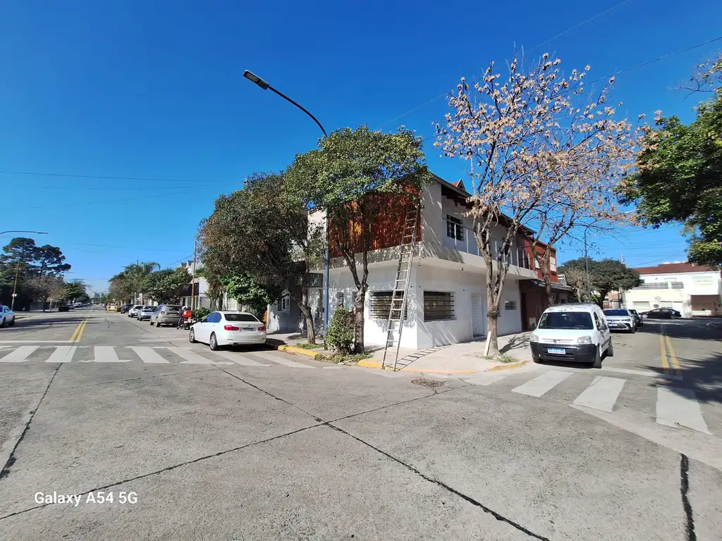 Foto de Casa En esquina Ph 4 AMBIENTES CON COCHERA QUINCHO DIVINA, imagen 1
