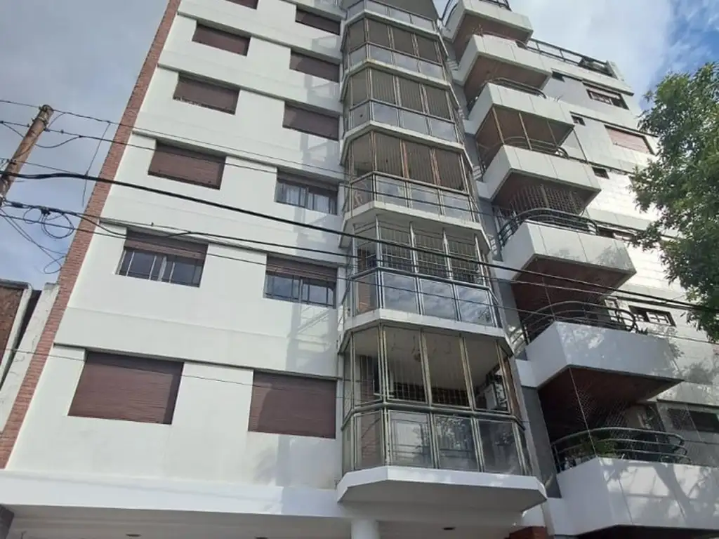 Foto de DEPTO 4 EN PISO EXCLUSIVO AMB AL FRENTE, CON BALCON Y COCHERA, imagen 2