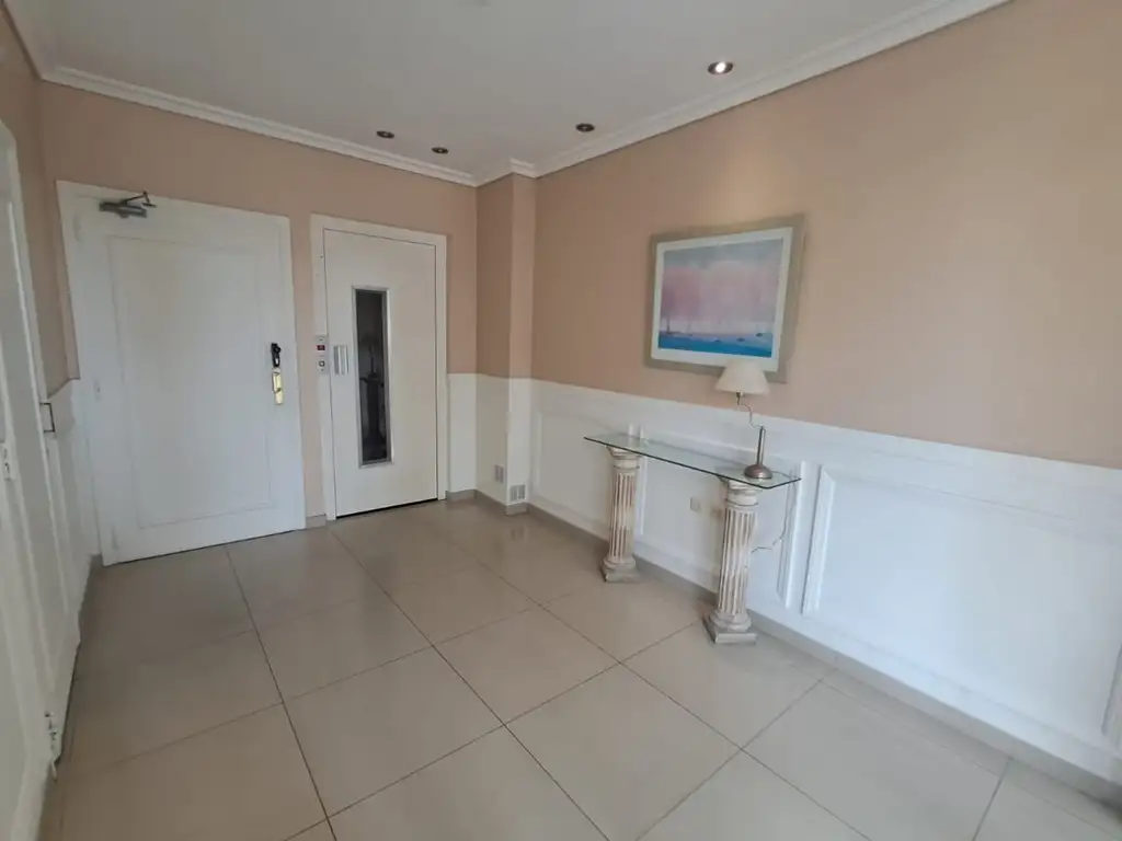 Foto de DEPTO 4 EN PISO EXCLUSIVO AMB AL FRENTE, CON BALCON Y COCHERA, imagen 1