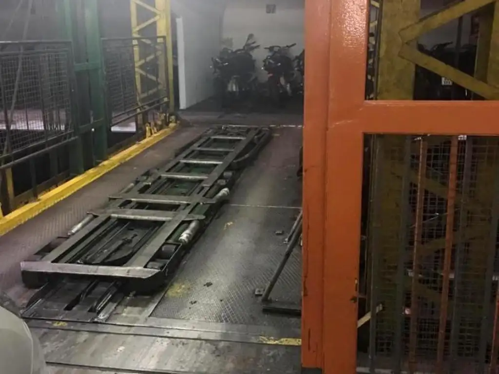 Foto de 2 COCHERAS 24HS DE 12MTS CADA UNA RAMPA MOVIL MECANIZADA, imagen 2